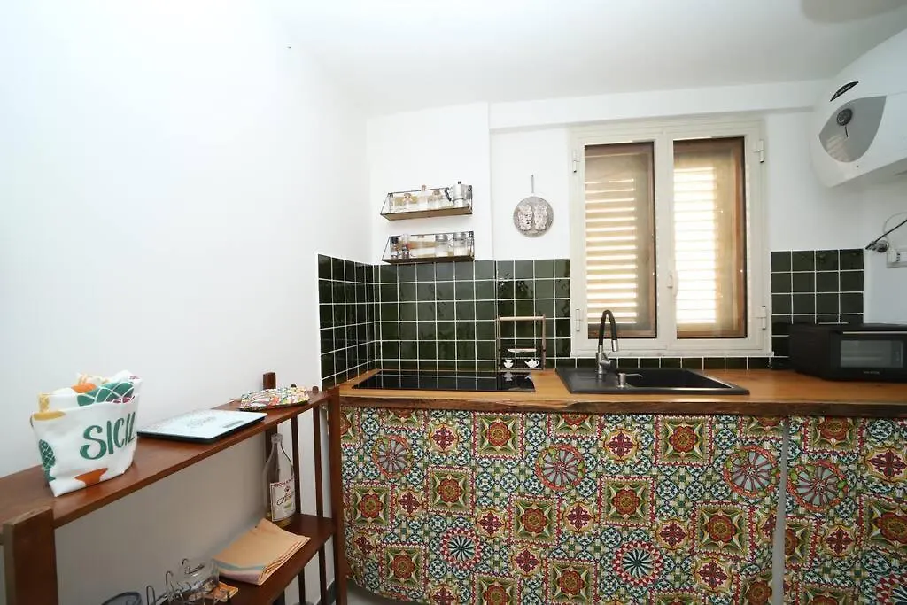 Colonna House Casa Tra La Zisa E La Cattedrale Apartment Palermo 0*,  Italy